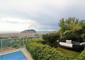 Вилла планировки 4+2 с видом на историческую крепость