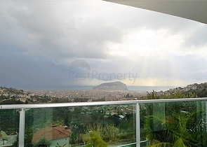 Вилла планировки 4+2 с видом на историческую крепость