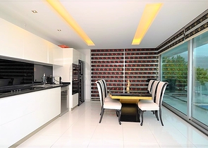 Вилла планировки 4+2 с видом на историческую крепость