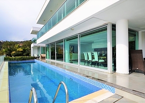 Вилла планировки 4+2 с видом на историческую крепость