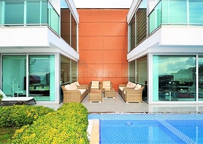 Вилла планировки 4+2 с видом на историческую крепость