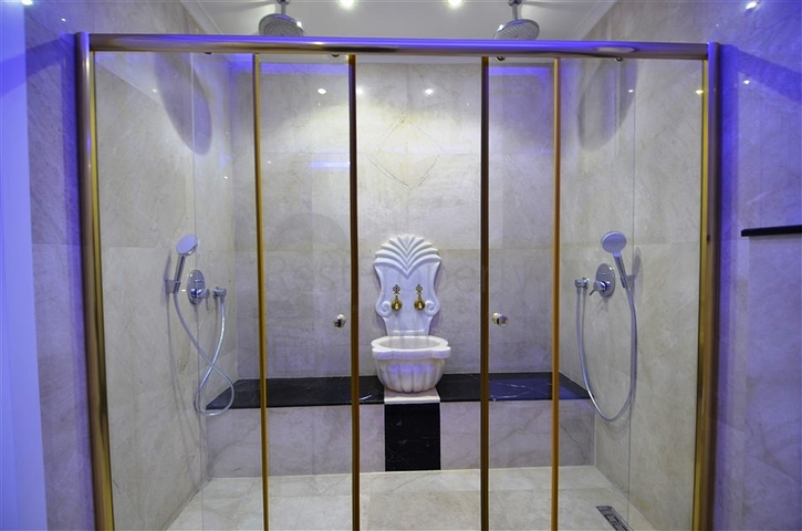 Двухэтажная вилла с видом на море в районе Тепе