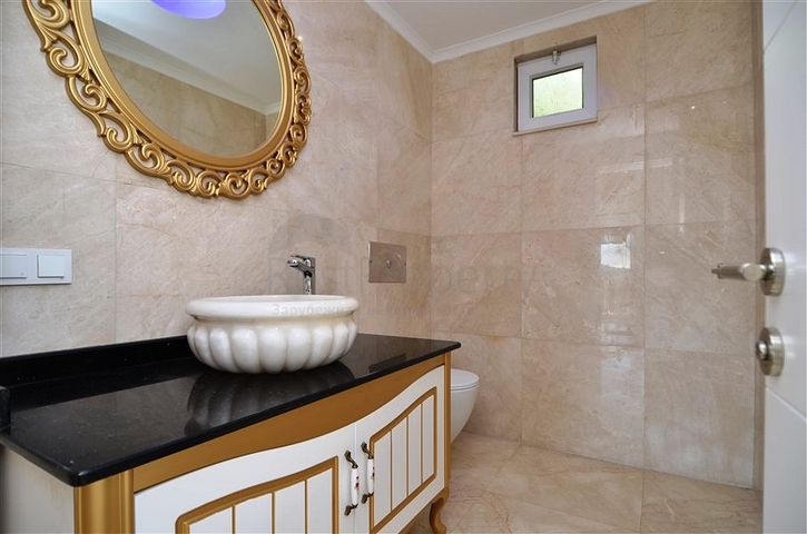 Двухэтажная вилла с видом на море в районе Тепе