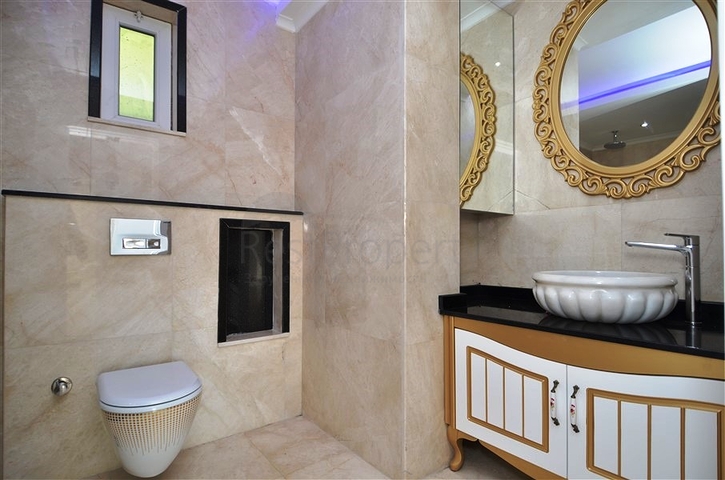 Двухэтажная вилла с видом на море в районе Тепе