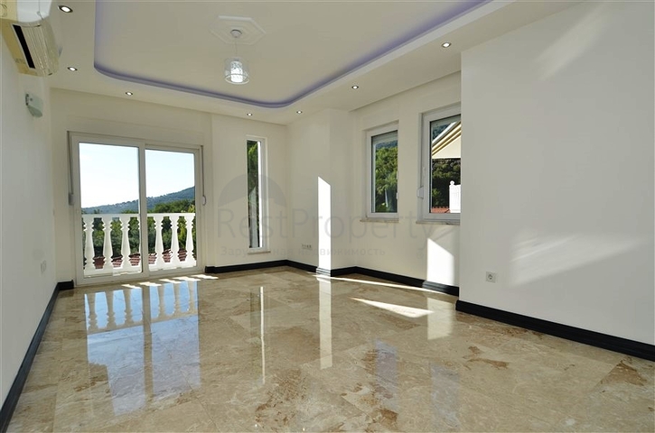 Двухэтажная вилла с видом на море в районе Тепе