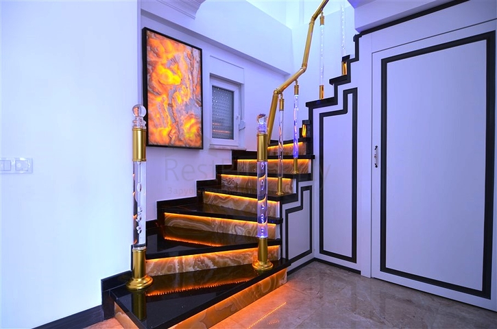 Двухэтажная вилла с видом на море в районе Тепе