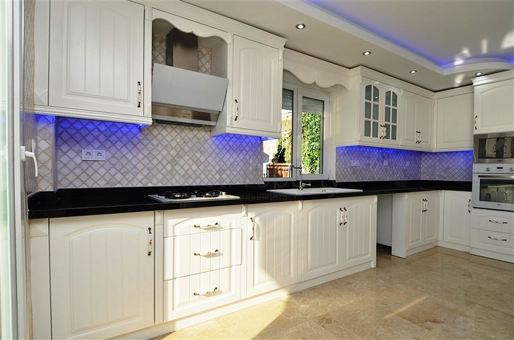 Двухэтажная вилла с видом на море в районе Тепе