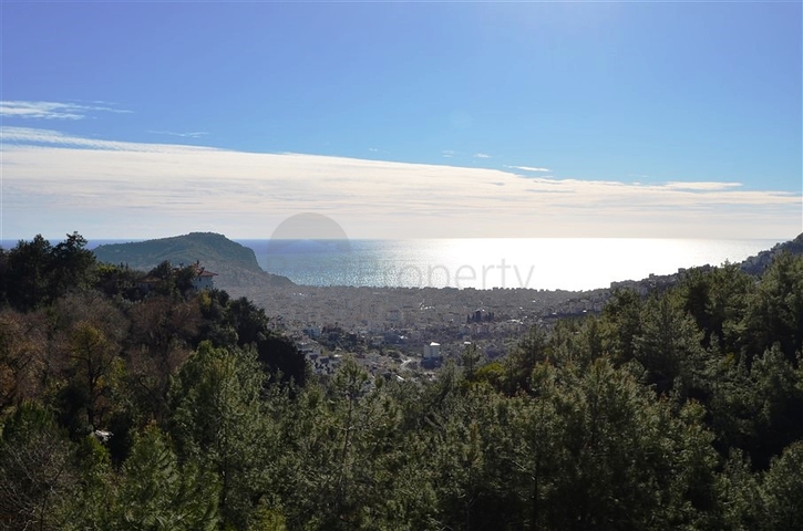 Двухэтажная вилла с видом на море в районе Тепе