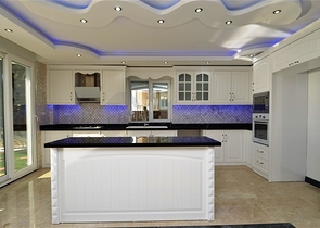 Двухэтажная вилла с видом на море в районе Тепе