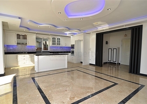 Двухэтажная вилла с видом на море в районе Тепе