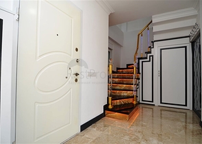 Двухэтажная вилла с видом на море в районе Тепе