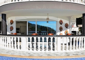 Двухэтажная вилла с видом на море в районе Тепе