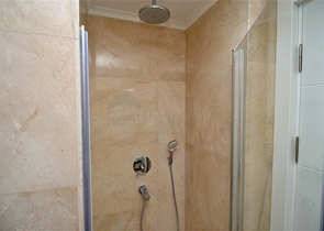 Двухэтажная вилла с видом на море в районе Тепе