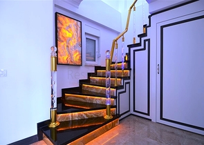 Двухэтажная вилла с видом на море в районе Тепе