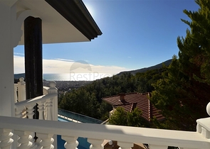 Двухэтажная вилла с видом на море в районе Тепе