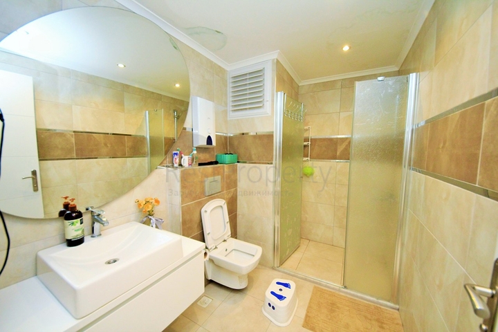 Трехкомнатная квартира с мебелью в Махмутларе