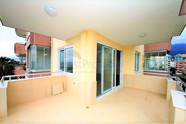 Квартира 2+1 на первой береговой линии в Махмутларе