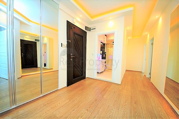 Квартира 2+1 на первой береговой линии в Махмутларе