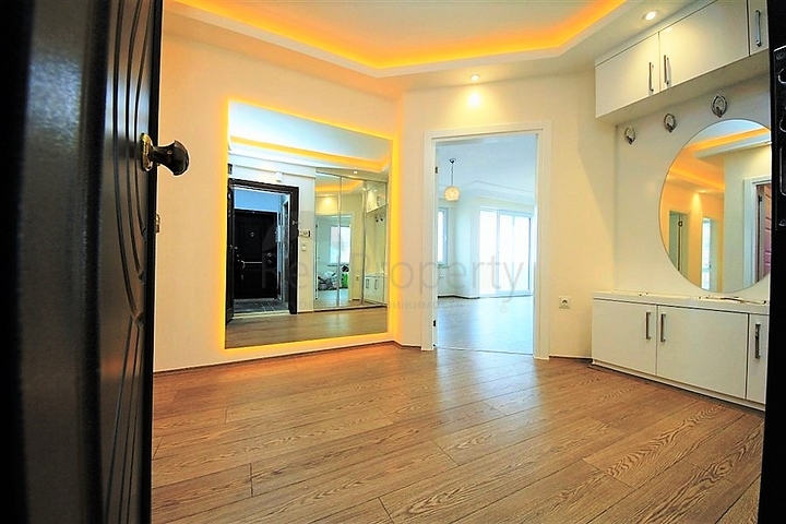 Квартира 2+1 на первой береговой линии в Махмутларе