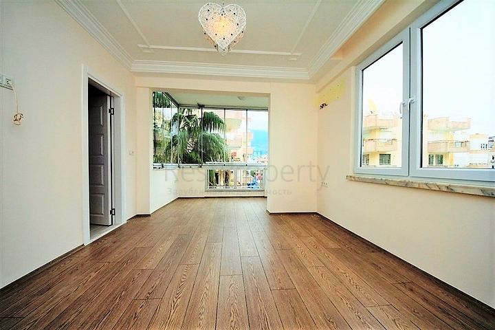 Квартира 2+1 на первой береговой линии в Махмутларе