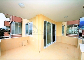 Квартира 2+1 на первой береговой линии в Махмутларе