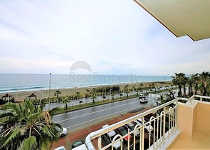 Квартира 2+1 на первой береговой линии в Махмутларе