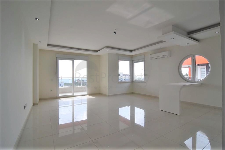 Пентхаус планировки 4+1 с видом на море в районе Кестель