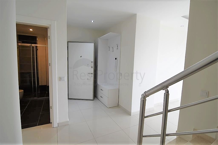 Пентхаус планировки 4+1 с видом на море в районе Кестель