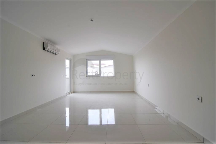 Пентхаус планировки 4+1 с видом на море в районе Кестель