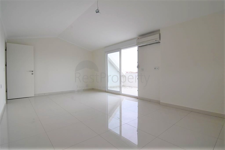 Пентхаус планировки 4+1 с видом на море в районе Кестель