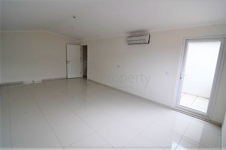 Пентхаус планировки 4+1 с видом на море в районе Кестель