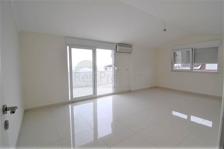 Пентхаус планировки 4+1 с видом на море в районе Кестель