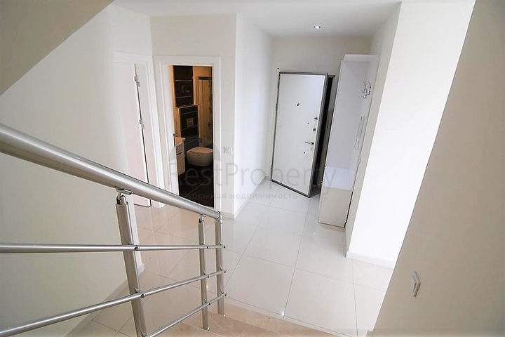 Пентхаус планировки 4+1 с видом на море в районе Кестель