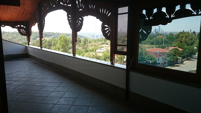 Традиционный турецкий дом с видом на Босфор 