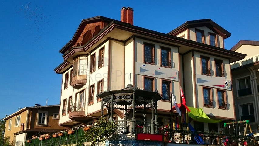 Традиционный турецкий дом с видом на Босфор 