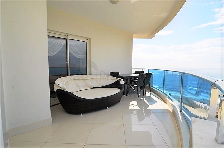 Меблированная квартира с видом на море в Махмутларе