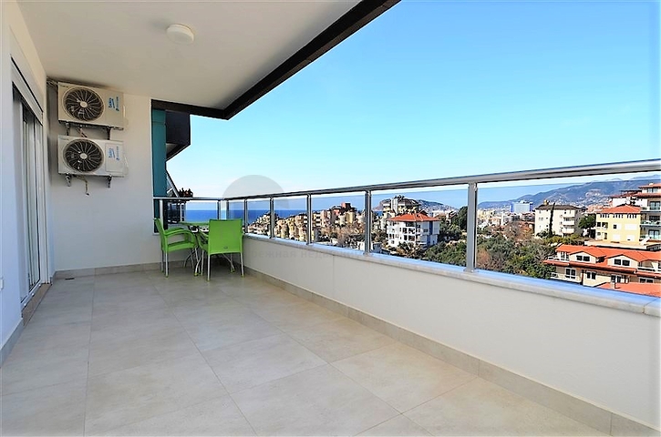 Квартира планировки 1+1 с видом на море в Кестеле