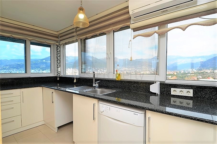 Меблированный пентхаус планировки 3+1 в Тосмуре