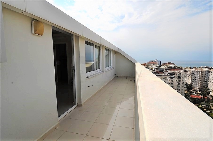 Меблированный пентхаус планировки 3+1 в Тосмуре