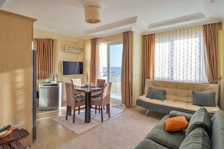 Меблированная квартира с одной спальной комнатой в Демирташе