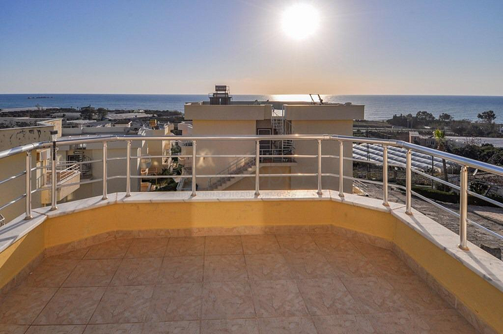 Меблированная квартира с одной спальной комнатой в Демирташе