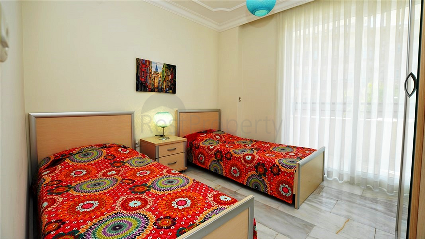 Трехкомнатная квартира с мебелью в жилом комплексе района Оба