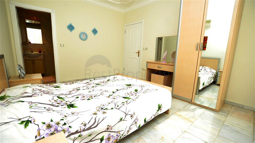 Трехкомнатная квартира с мебелью в жилом комплексе района Оба