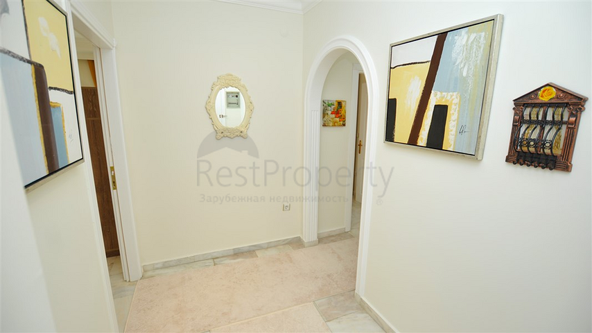 Трехкомнатная квартира с мебелью в жилом комплексе района Оба