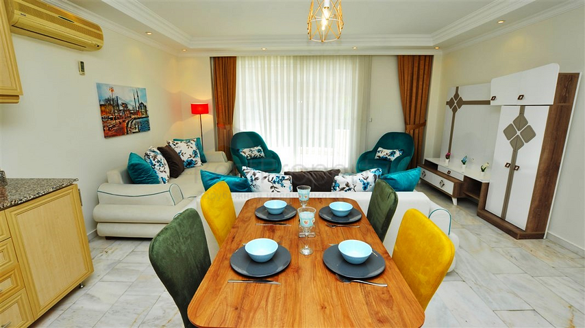 Трехкомнатная квартира с мебелью в жилом комплексе района Оба