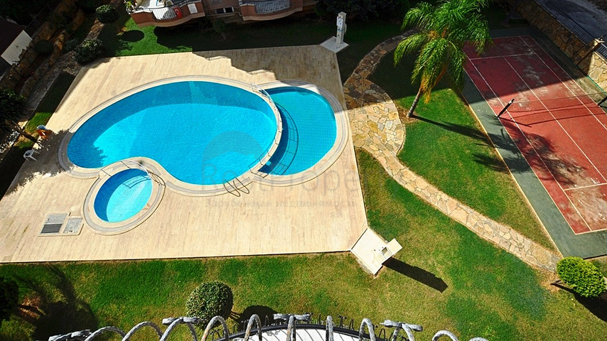 Трехкомнатная квартира с мебелью в жилом комплексе района Оба