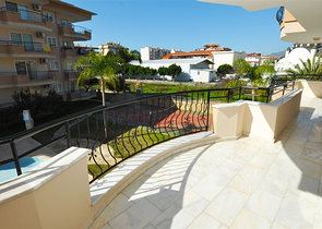 Трехкомнатная квартира с мебелью в жилом комплексе района Оба