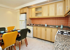 Трехкомнатная квартира с мебелью в жилом комплексе района Оба