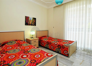 Трехкомнатная квартира с мебелью в жилом комплексе района Оба