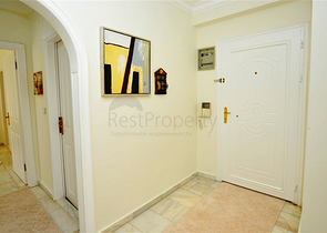 Трехкомнатная квартира с мебелью в жилом комплексе района Оба